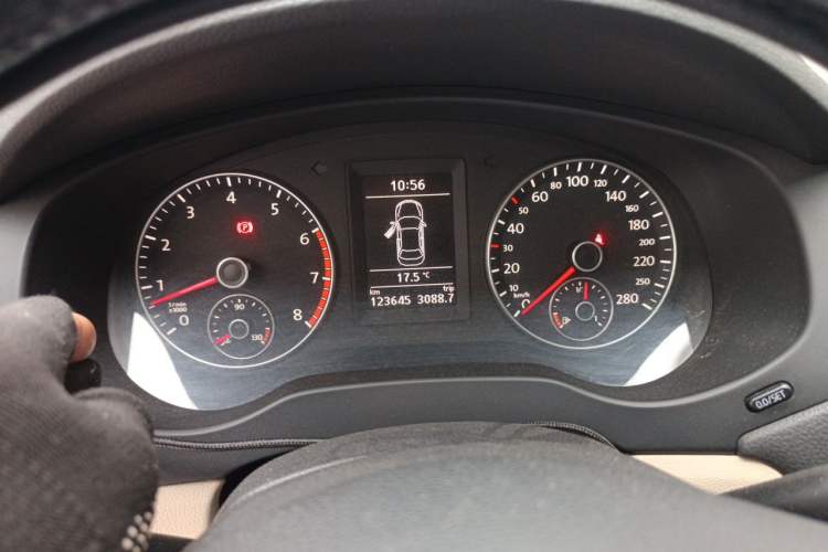 Used Volkswagen Sagitar 2012 1.4TSI Manual Luxury Model Instrument Cluster