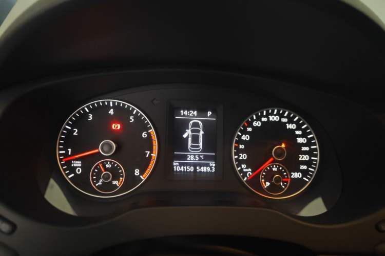 Used Volkswagen Sagitar 2012 1.4TSI Automatic Luxury Edition Instrument Cluster