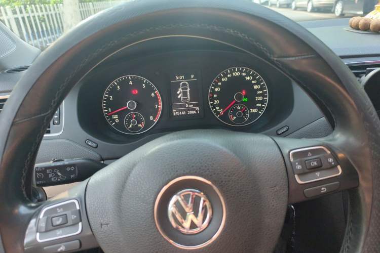 Used Volkswagen Sagitar 2012 1.4TSI Automatic Luxury Edition Instrument Cluster