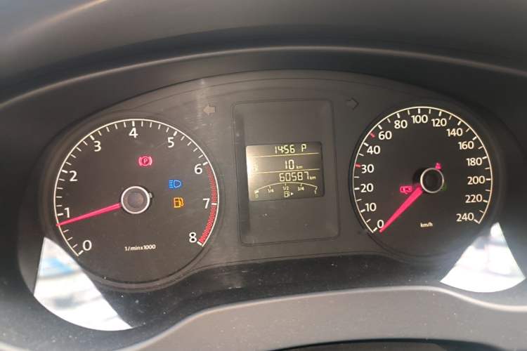 Used Volkswagen Sagitar 2012 1.6L Automatic Comfort Edition Instrument Cluster