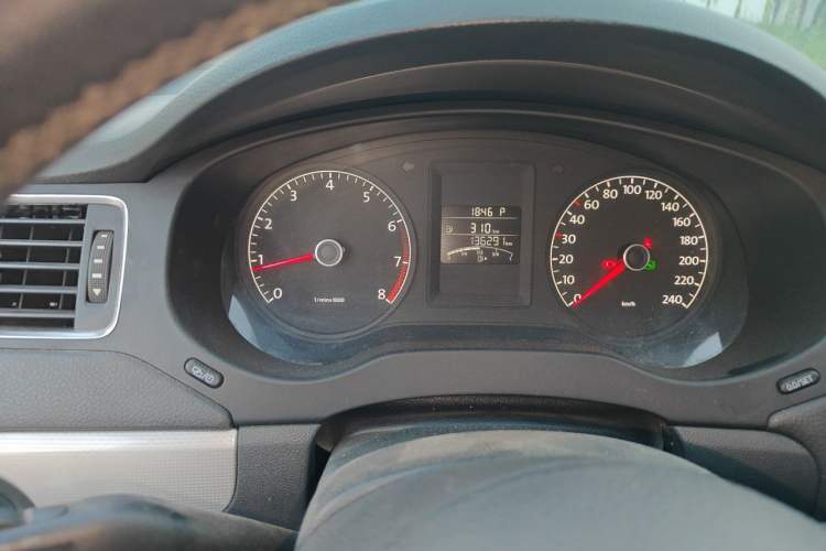 Used Volkswagen Sagitar 2012 1.6L Automatic Comfort Edition Instrument Cluster
