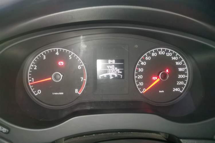 Used Volkswagen Sagitar 2012 1.6L Manual Comfort Model Instrument Cluster