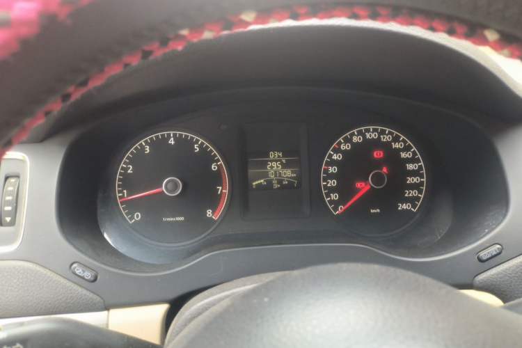 Used Volkswagen Sagitar 2012 1.6L Manual Comfort Model Instrument Cluster