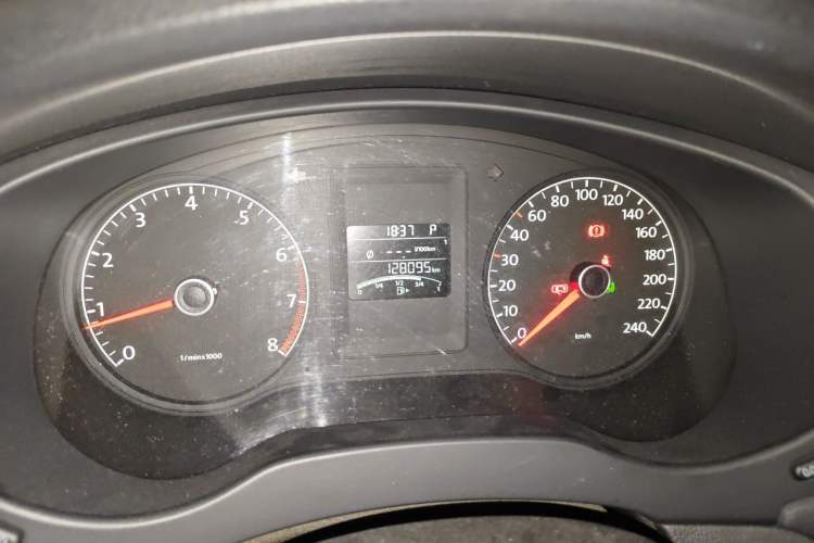 Used Volkswagen Sagitar 2012 1.6L Automatic Comfort Edition Instrument Cluster