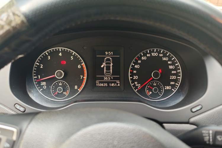 Used Volkswagen Sagitar 2012 1.4TSI Manual Luxury Model Instrument Cluster