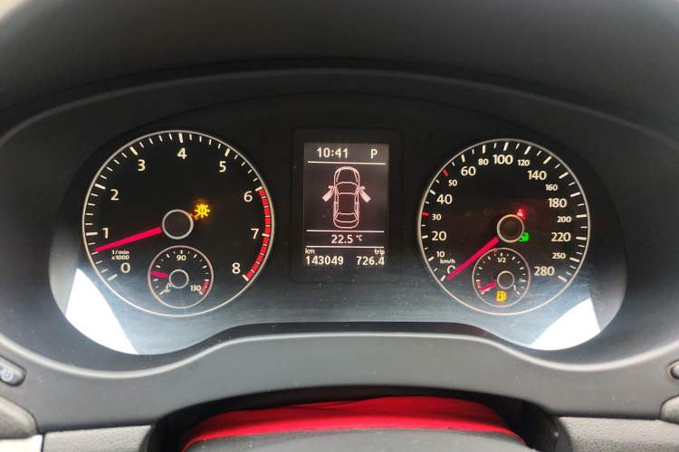 Used Volkswagen Sagitar 2012 1.4TSI Automatic Luxury Edition Instrument Cluster