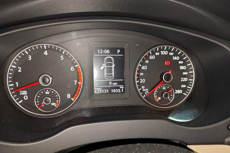 Used Volkswagen Sagitar 2012 1.4TSI Automatic Luxury Edition Instrument Cluster