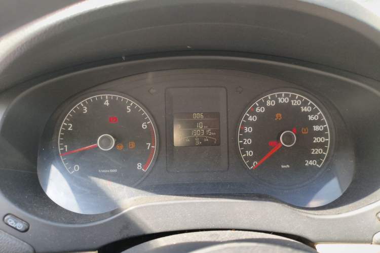 Used Volkswagen Sagitar 2012 1.6L Manual Comfort Model Instrument Cluster