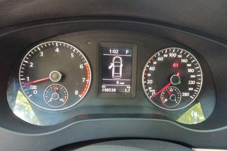 Used Volkswagen Sagitar 2012 1.4TSI Automatic Luxury Edition Instrument Cluster