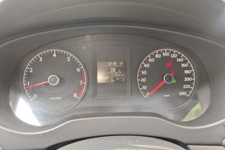 Used Volkswagen Sagitar 2012 1.6L Automatic Fashion Edition Instrument Cluster
