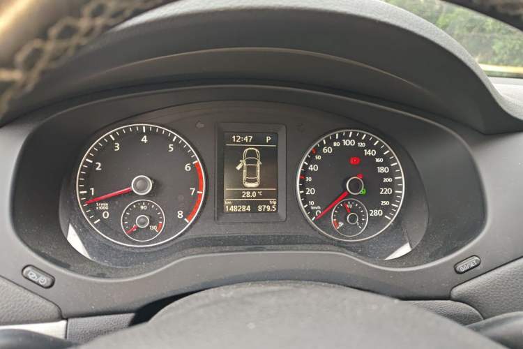 Used Volkswagen Sagitar 2012 1.4TSI Automatic Luxury Edition Instrument Cluster