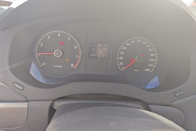 Used Volkswagen Sagitar 2012 1.6L Automatic Fashion Edition Instrument Cluster