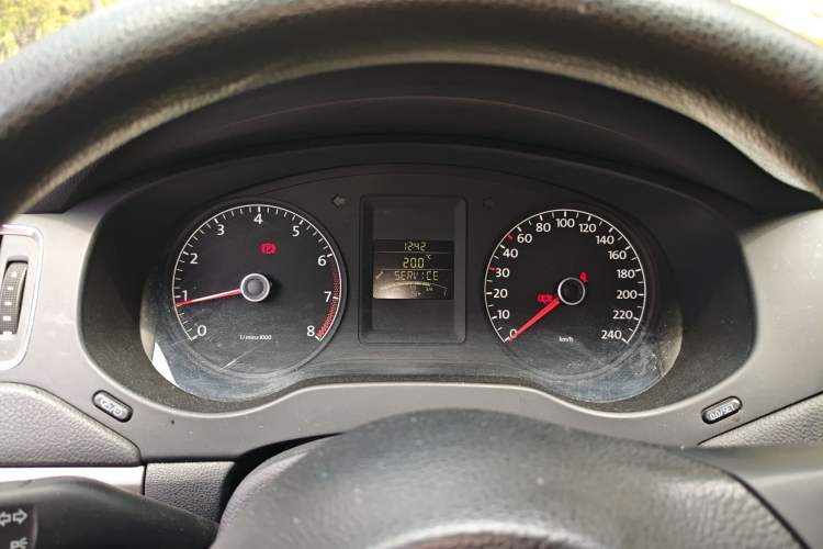 Used Volkswagen Sagitar 2012 1.6L Manual Fashion Edition Instrument Cluster