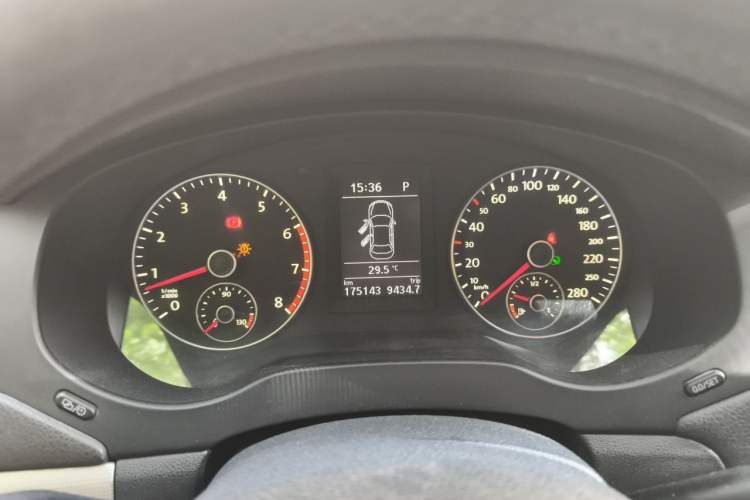 Used Volkswagen Sagitar 2012 1.4TSI Automatic Luxury Edition Instrument Cluster