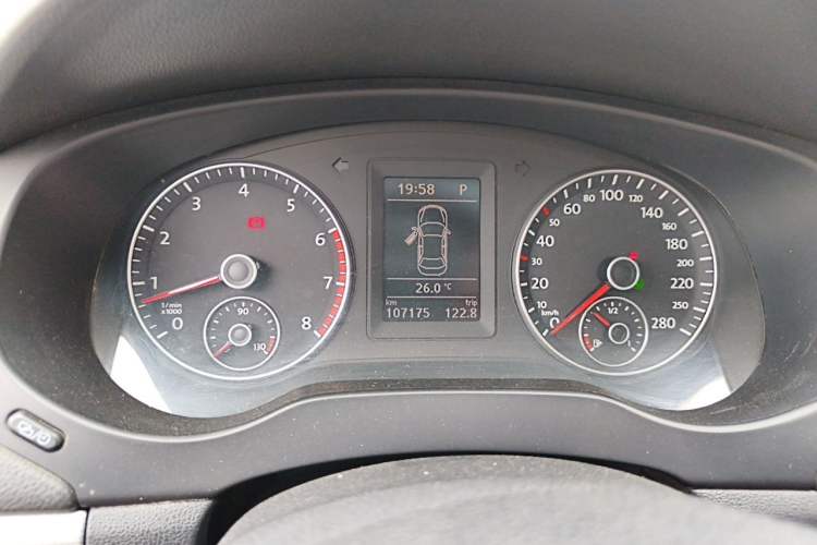 Used Volkswagen Sagitar 2012 1.4TSI Automatic Luxury Edition Instrument Cluster