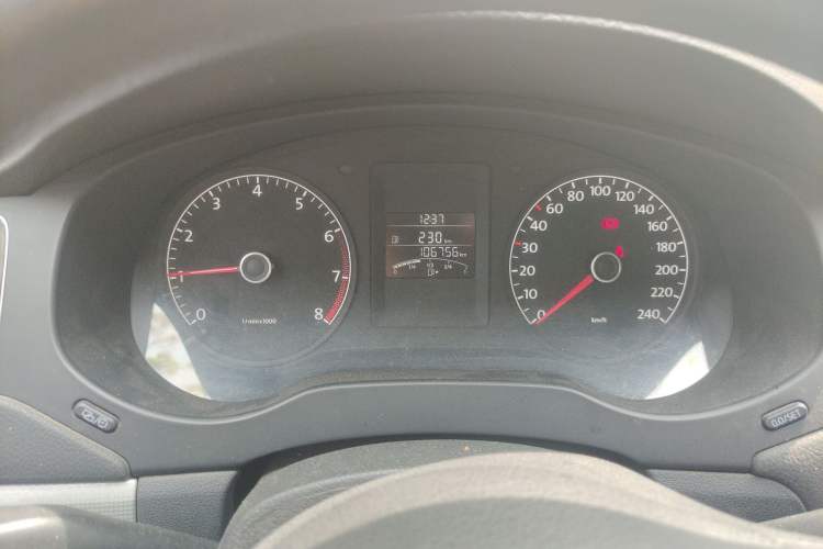 Used Volkswagen Sagitar 2012 1.6L Manual Comfort Model Instrument Cluster