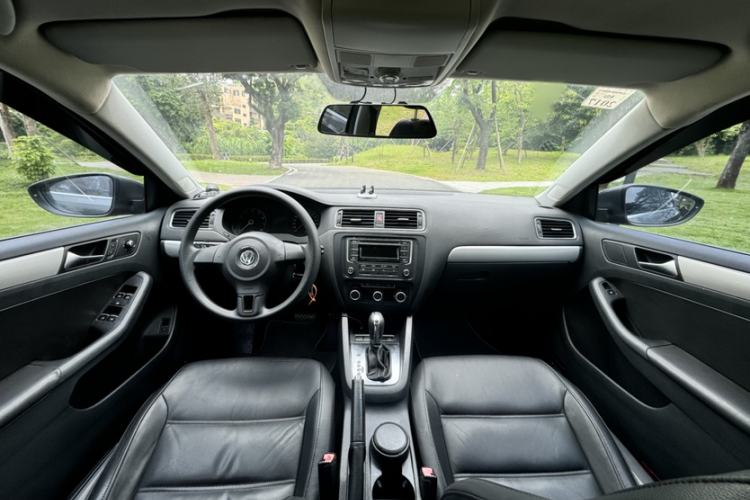 Used Volkswagen Sagitar 2012 1.6L Automatic Comfort Edition Interior 2