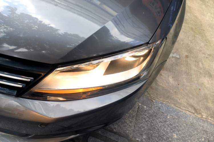 Used Volkswagen Sagitar 2012 1.6L Automatic Comfort Edition Left Front Headlight