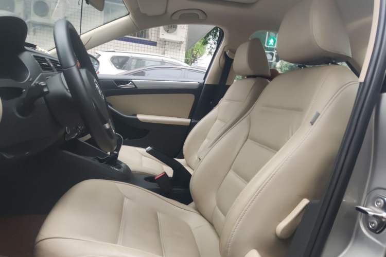 Used Volkswagen Sagitar 2012 1.4TSI Automatic Luxury Edition Left Front Seat