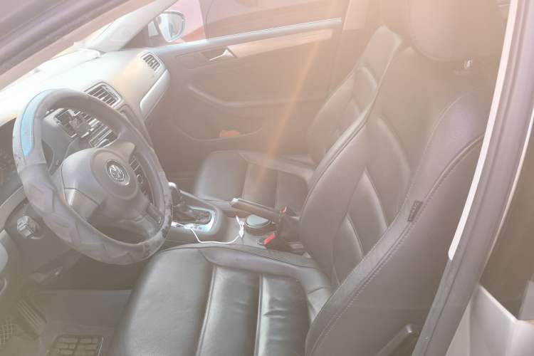 Used Volkswagen Sagitar 2012 1.6L Automatic Comfort Edition Left Front Seat
