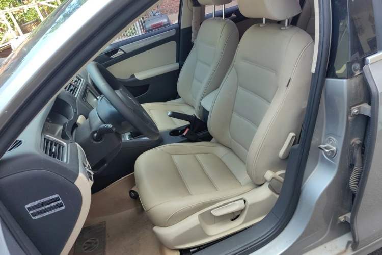 Used Volkswagen Sagitar 2012 1.6L Automatic Comfort Edition Left Front Seat