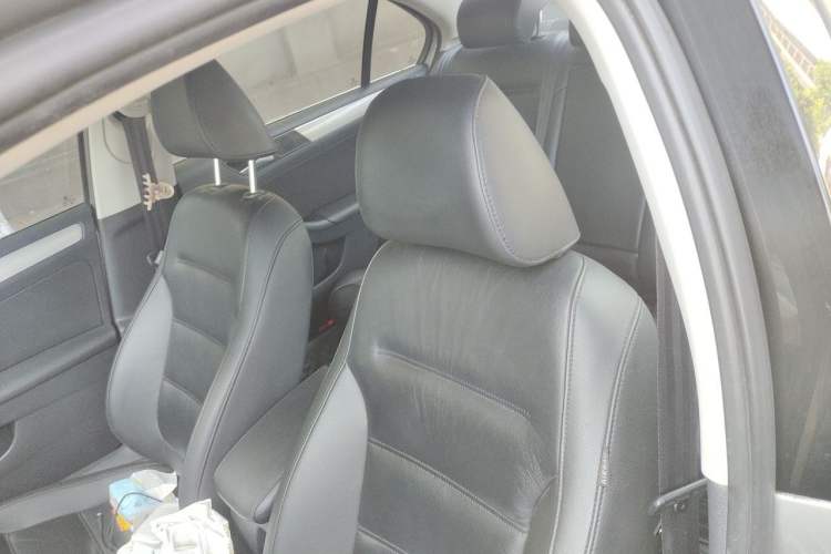 Used Volkswagen Sagitar 2012 1.4TSI Automatic Luxury Edition Left Front Seat