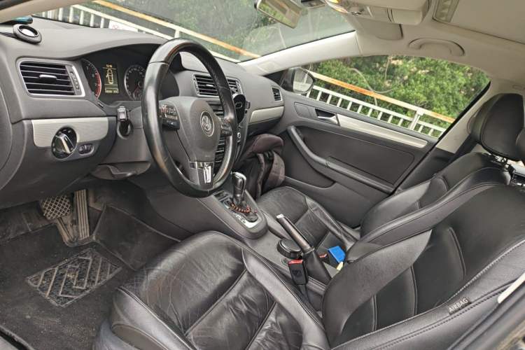 Used Volkswagen Sagitar 2012 1.4TSI Automatic Luxury Edition Left Front Seat