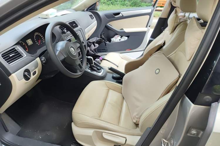 Used Volkswagen Sagitar 2012 1.6L Automatic Comfort Edition Left Front Seat