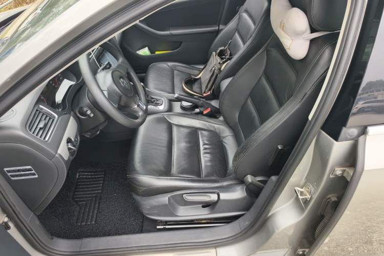 Used Volkswagen Sagitar 2012 1.6L Automatic Comfort Edition Left Front Seat