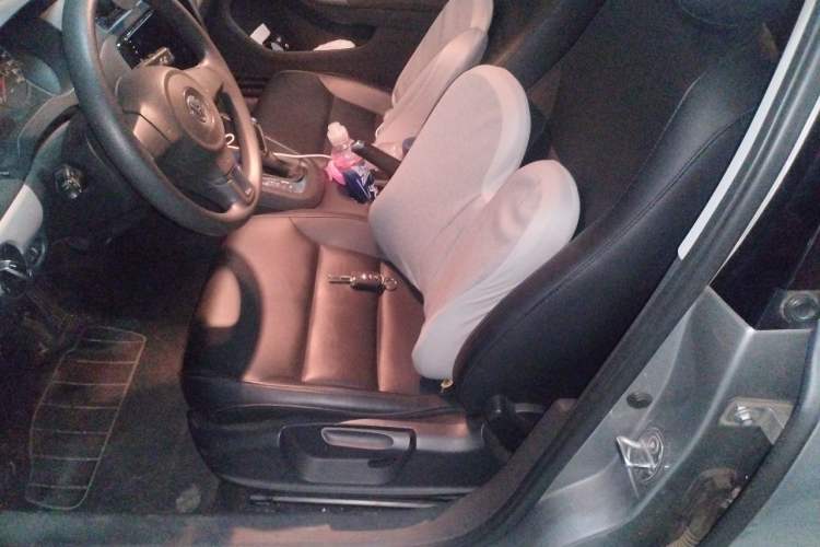 Used Volkswagen Sagitar 2012 1.6L Automatic Comfort Edition Left Front Seat
