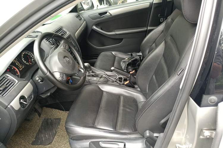 Used Volkswagen Sagitar 2012 1.4TSI Automatic Luxury Edition Left Front Seat