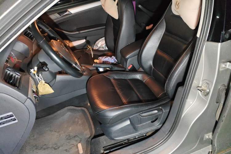 Used Volkswagen Sagitar 2012 1.4TSI Automatic Luxury Edition Left Front Seat