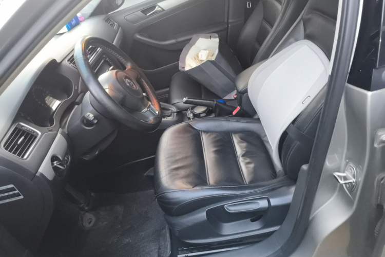Used Volkswagen Sagitar 2012 1.6L Automatic Comfort Edition Left Front Seat
