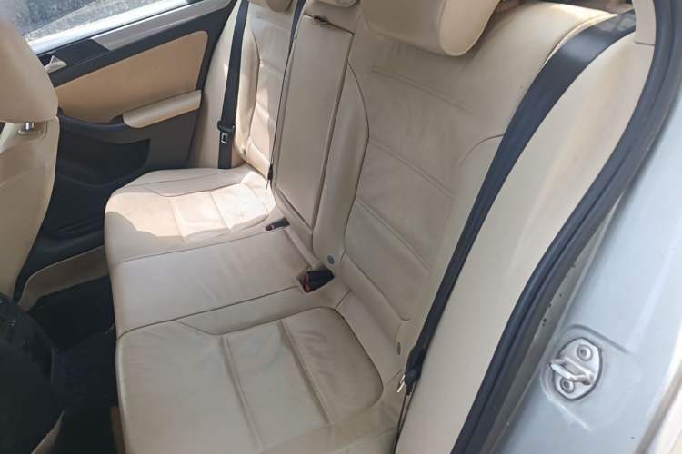 Used Volkswagen Sagitar 2012 1.6L Automatic Fashion Edition Left Rear Seat