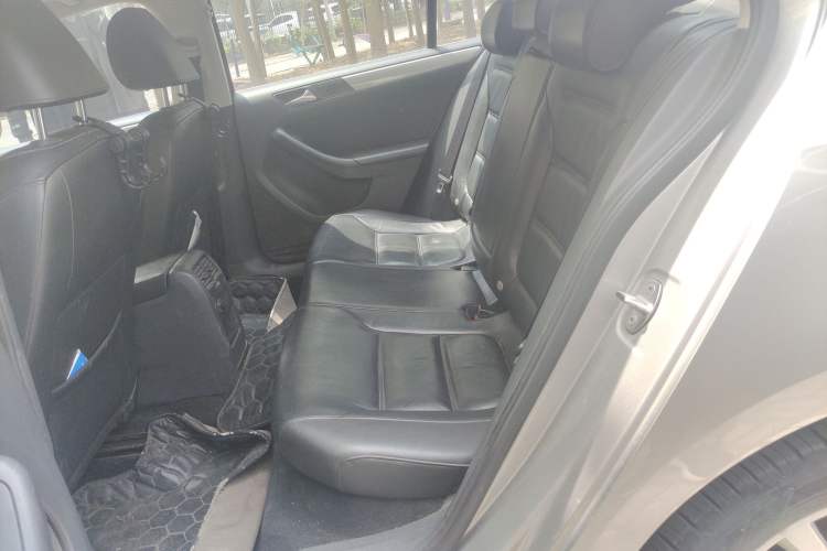 Used Volkswagen Sagitar 2012 1.6L Manual Comfort Model Left Rear Seat
