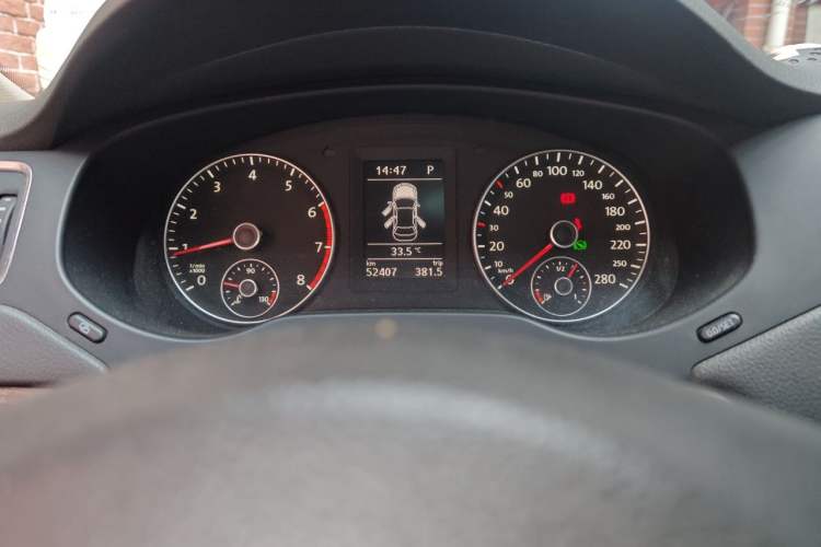 Used Volkswagen Sagitar 2012 1.8TSI Automatic Flagship Edition Odometer Close Up