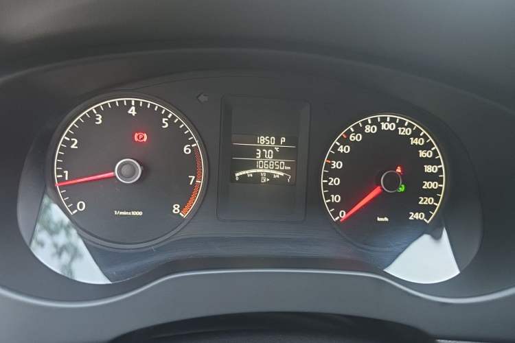 Used Volkswagen Sagitar 2012 1.6L Automatic Comfort Edition Odometer Close Up