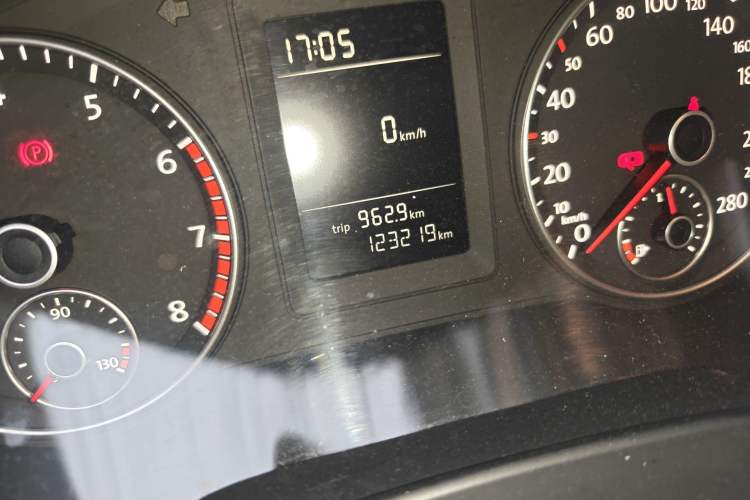 Used Volkswagen Sagitar 2012 1.4TSI Manual Fashion Edition Odometer Close Up