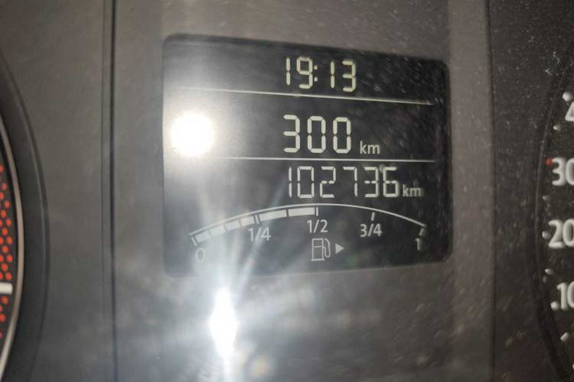 Used Volkswagen Sagitar 2012 1.6L Manual Comfort Model Odometer Close Up