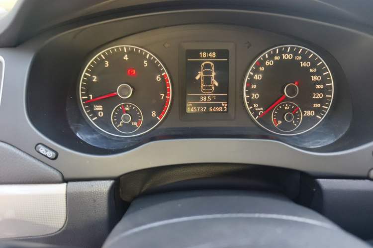 Used Volkswagen Sagitar 2012 1.4TSI Manual Luxury Model Odometer Close Up
