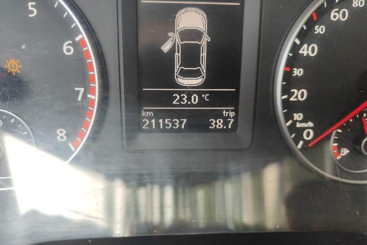 Used Volkswagen Sagitar 2012 1.4TSI Automatic Flagship Edition Odometer Close Up
