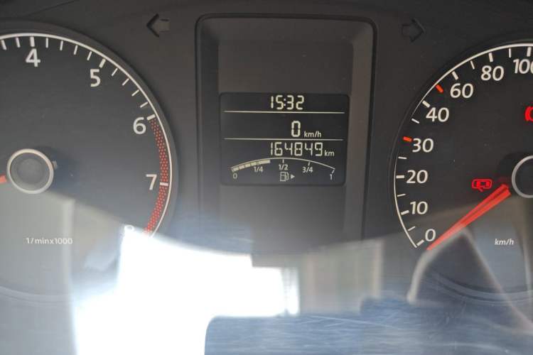 Used Volkswagen Sagitar 2012 1.6L Manual Comfort Model Odometer Close Up