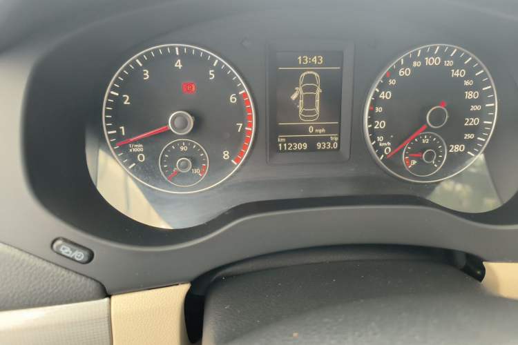 Used Volkswagen Sagitar 2012 1.4TSI Manual Luxury Model Odometer Close Up