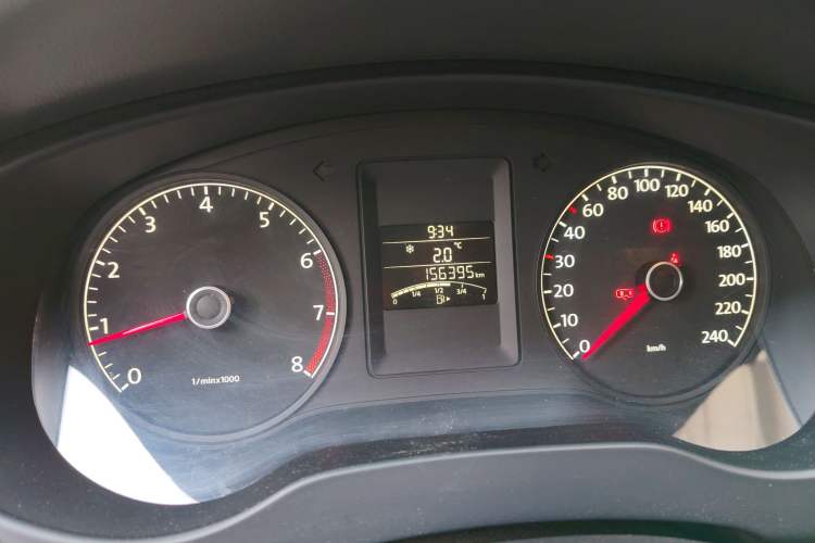 Used Volkswagen Sagitar 2012 1.6L Manual Comfort Model Odometer Close Up