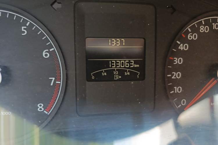 Used Volkswagen Sagitar 2012 1.6L Automatic Fashion Edition Odometer Close Up