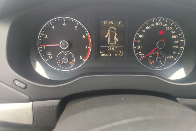 Used Volkswagen Sagitar 2012 1.4TSI Automatic Luxury Edition Odometer Close Up