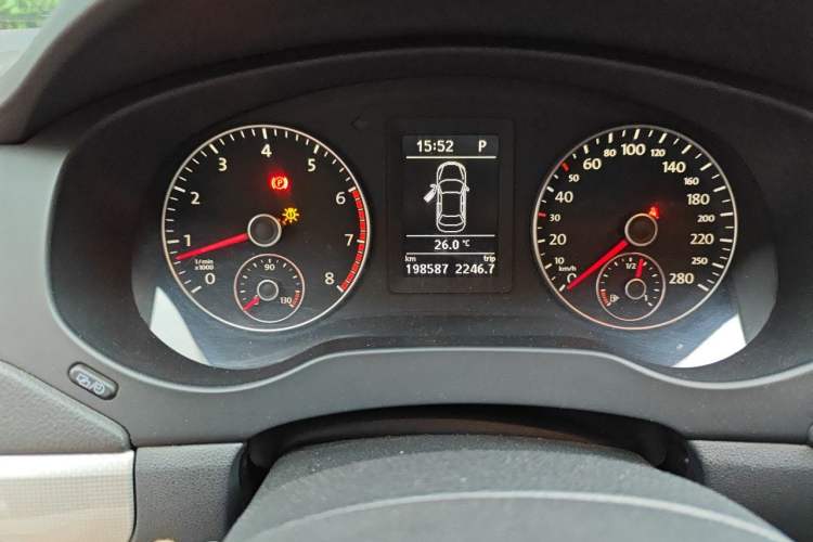 Used Volkswagen Sagitar 2012 1.4TSI Automatic Luxury Edition Odometer Close Up