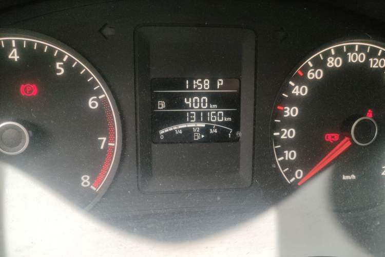 Used Volkswagen Sagitar 2012 1.6L Automatic Fashion Edition Odometer Close Up