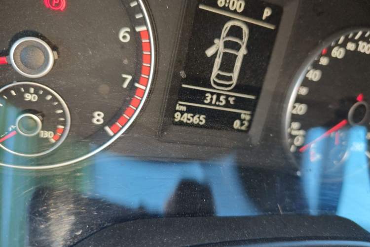 Used Volkswagen Sagitar 2012 1.4TSI Automatic Luxury Edition Odometer Close Up
