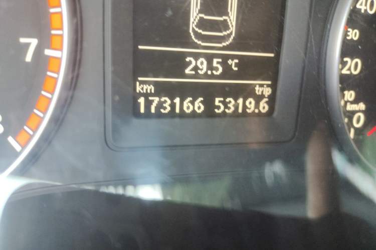 Used Volkswagen Sagitar 2012 1.4TSI Automatic Luxury Edition Odometer Close Up